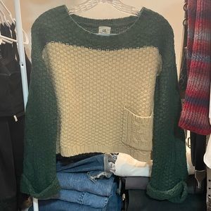 🔥3/$25🔥 Cropped bell sleeve sweater